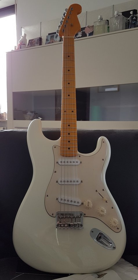 Squier Bullet Strat HT 014_K.jpg