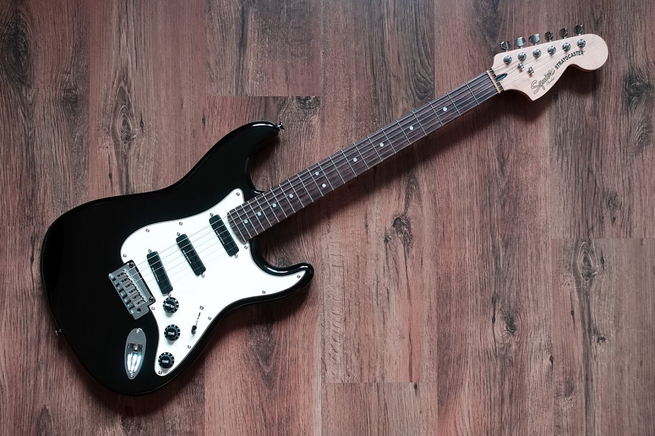 Squier-Stratocaster-Hot-Rails.jpg