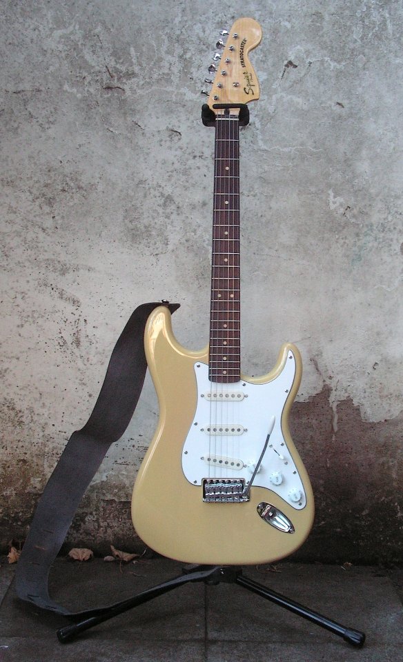 Squier VM Strat 70s RW VBL  2017.jpg