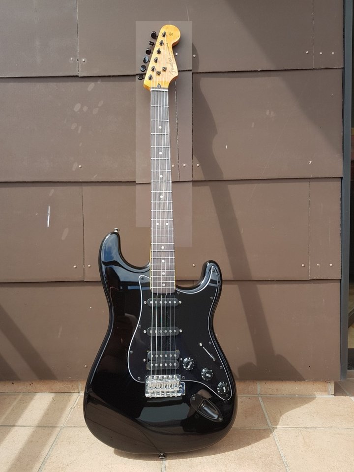 Squier VM Stratocaster 003_K_dunkles Griffbrett 02.jpg