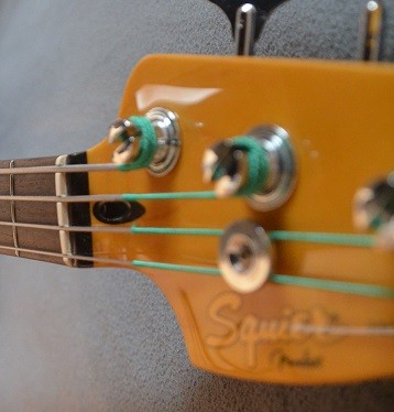 Squier_CV60_trussrod.jpg