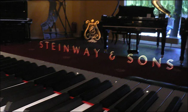 Zu Besuch bei Steinway & Sons in Hamburg