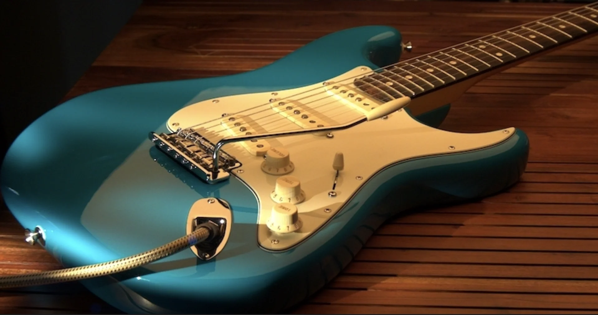 Strat Miami Blue.webp