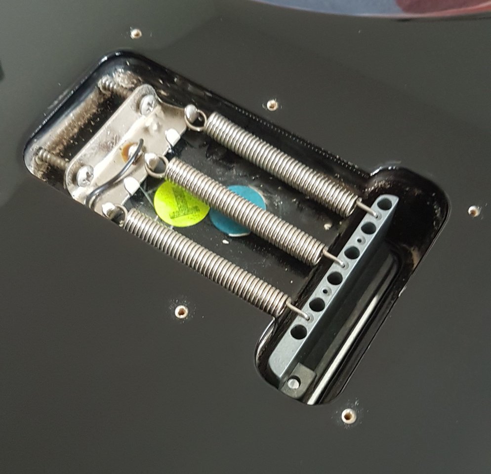 Strat_Trem.jpg