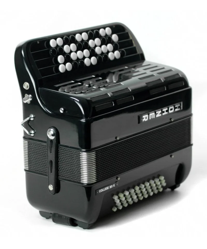 TAK_HOH_College301KSchwarz_203345_2 (1).jpg