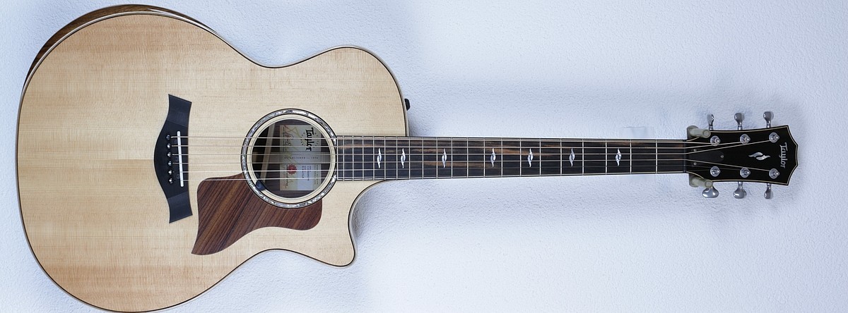 Taylor_814ce_DLX_2018_F.jpg