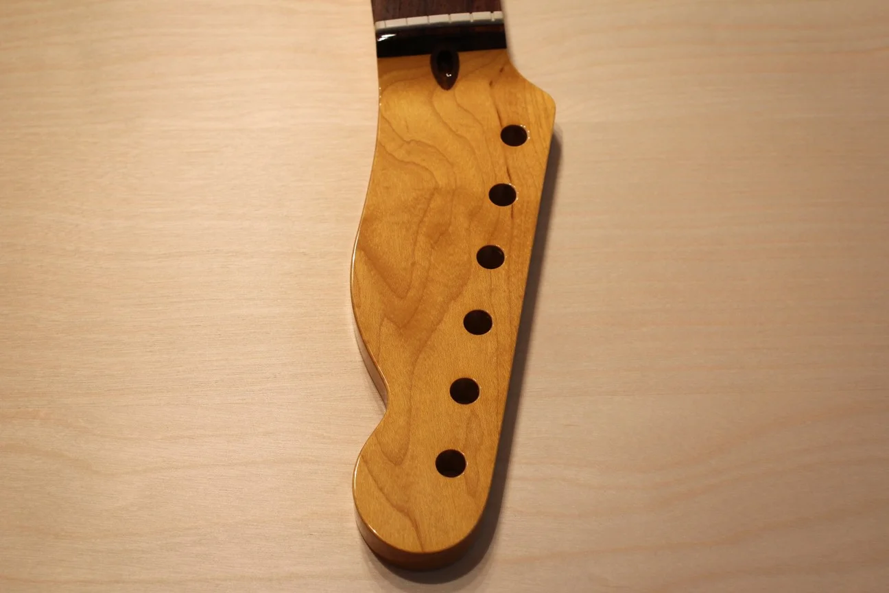 Tele_Hals_Kopfplatte_Vorderseite_MB.webp