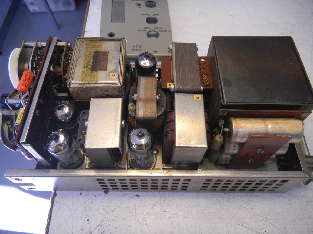 Telefunken V76_Innen.jpg