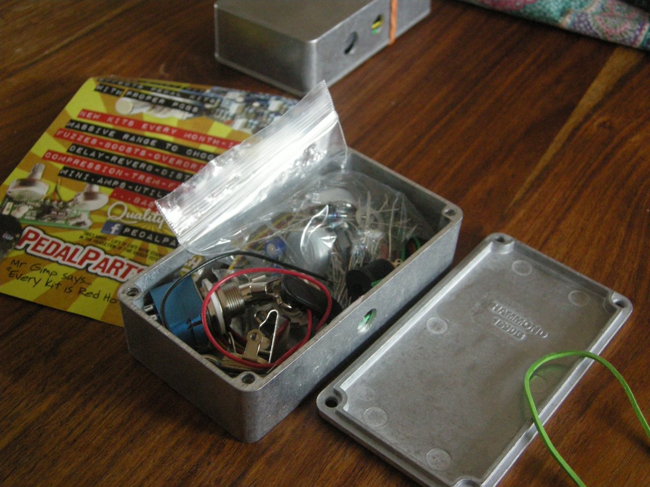 unpackingFuzzDogThrobTrem2.JPG