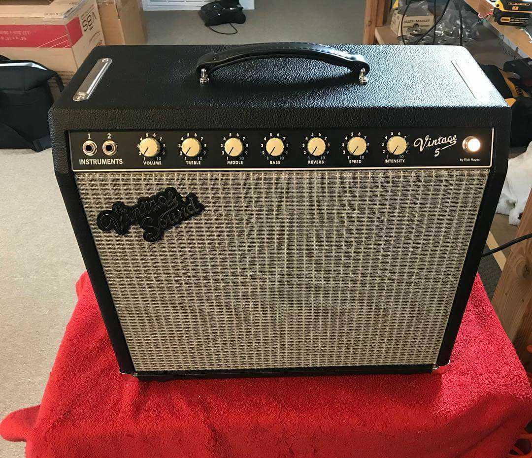 Vintage sound amps 5w.jpg