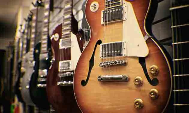 wandhalterung-gitarre-saiteninstrumente-an-wand-anbringen