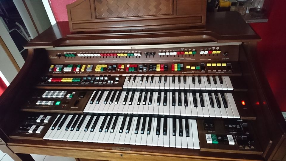Yamaha Electone D85.jpg