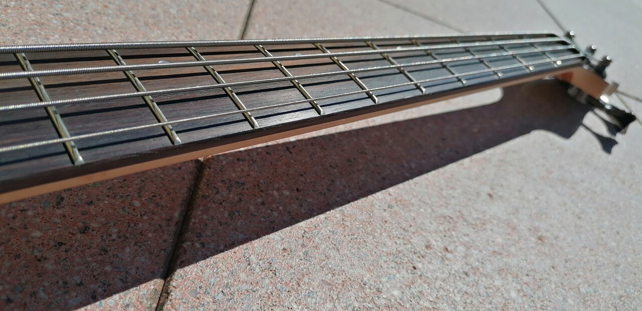 Yamaha TRBX604FM 08.jpg