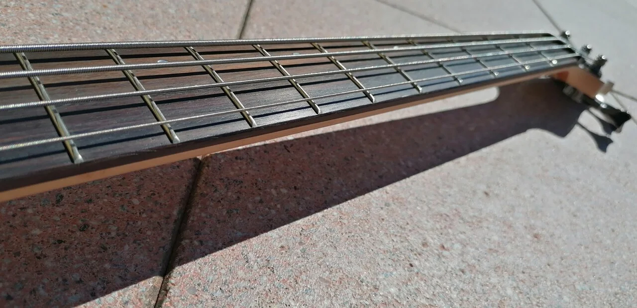 Yamaha TRBX604FM 08.jpg