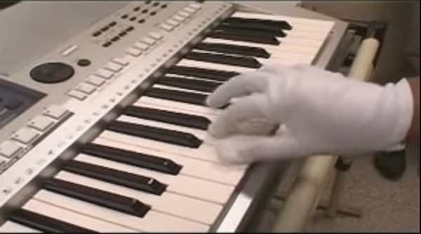 yamahagloves.jpg