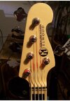 bass_headstock.jpg