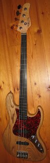 Schecter Custom Fretless Jazzbass.JPG