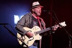 nashville-neil-young-6-1-10-gretsch.jpg