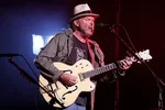 nashville-neil-young-6-1-10-gretsch.webp