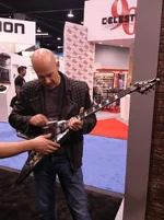Framus - Wolf Hoffmann mit Signature 2.webp