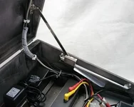 PreampBox_DetailScharnier.webp