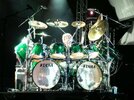 800px-Simon_Phillips_on_drums.jpg 800px-Simon_Phillips_on_drums.jpg