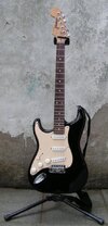 Legend Lefthand Strat ca 1999.jpg