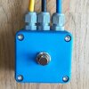 - DiY-Mikrofon-Umschaltbox mit Thomann SW1045 (Schalter und Taster)