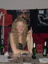 Isa von Carnaldecay mit Bier.jpg