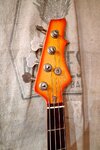 G&L sickle head bass IC mit tit.jpg