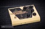 - VT999 Vintage Tube Monster Pedal am Bass