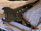 Gitarre vorne.jpg Gitarre vorne.jpg