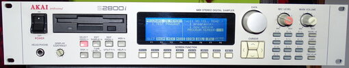 Akai S2800i Sampler mit SCSI Wechselfestplatte