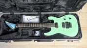 Jackson Virtuoso mit Koffer