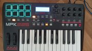 AKAI Professional MPK225 MIDI-Controller – neuwertig