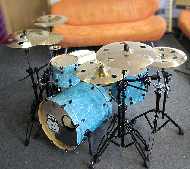 Holey Cymbals + F5 Mega und Small Bell