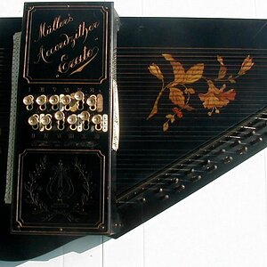 Zither Erato01.jpg