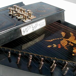 Zither Erato02.jpg