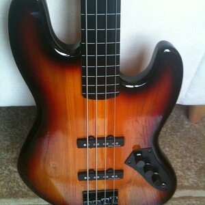 squier vm black hardware.jpg