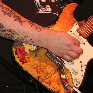 Popa-Chubby-guitar-Menen-2009.jpg