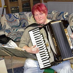 nicht zu sehen - aber schÃ¶nes StÃ¼ck schÃ¶n vorgetragen.jpg