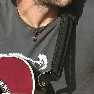 Charlie Gitarre Gurt.jpg