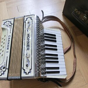 Hohner Carmen I.jpg
