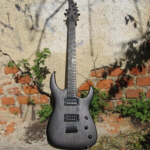 unicut custom guitar 004.jpg