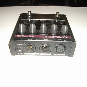 www-audiofanzine-com_tc-helicon-voice-tone-correct (1).JPG