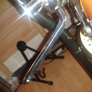 Tom Arm schlechte Halterung.jpg