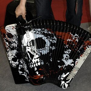 20120331_1080880284_skull.jpg
