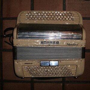 Hohner International Amati VI.jpg