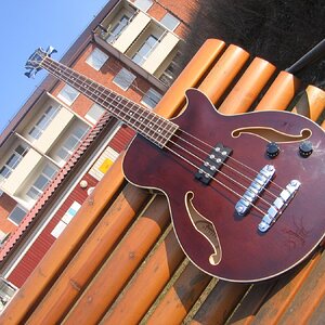 Ibanez_Artcore_AGB140_by_Linkert.jpg