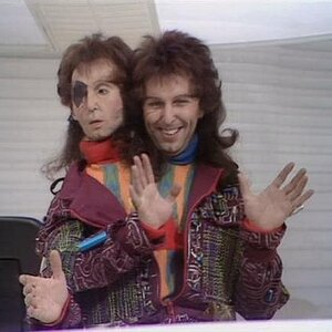 Mark_Wing-Davey_as_Zaphod_Beeblebrox.jpg